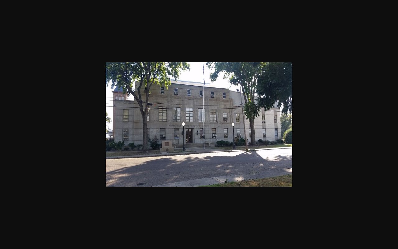 Lake Providence warrant route shown on the official East Carroll Parish courthouse building image